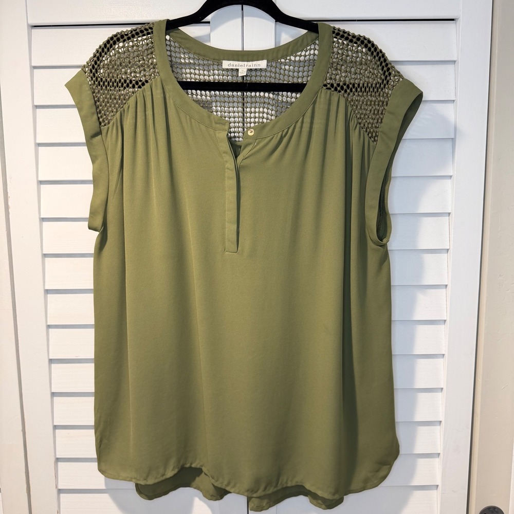 Daniel‎ Rainn Olive Green Crochet Cap Sleeve Button Up Womens Blouse XL Mesh New